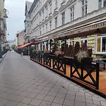 Perfect Located Flat With Gametable