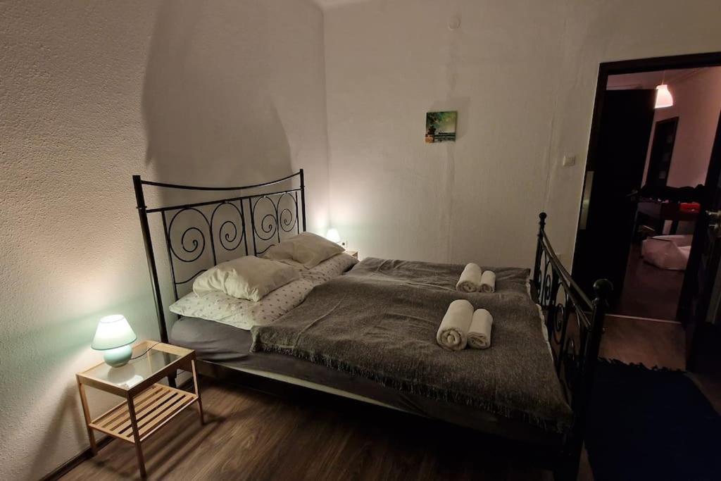 Perfect Located Flat With Gametable Apartment *