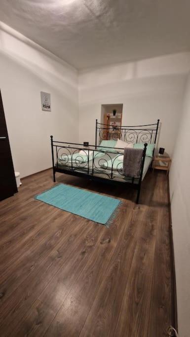 Perfect Located Flat With Gametable Apartment *