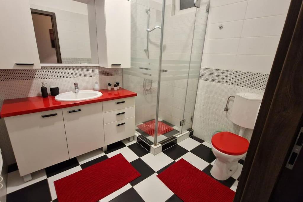 Perfect Located Flat With Gametable Apartment *
